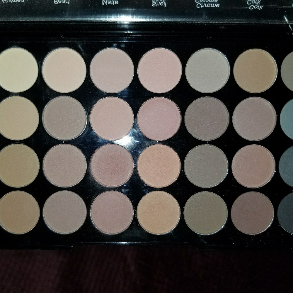 32 shade eyeshadow palette